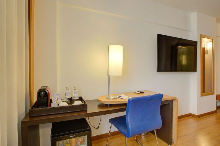 Room 52 of 150