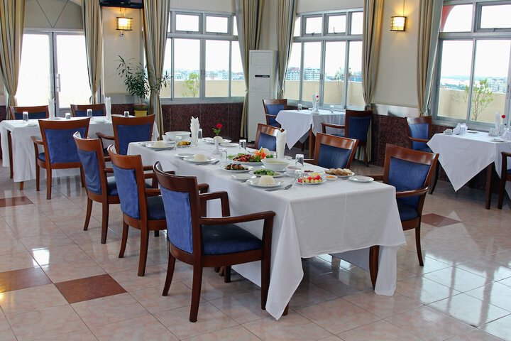Dining 53 of 72