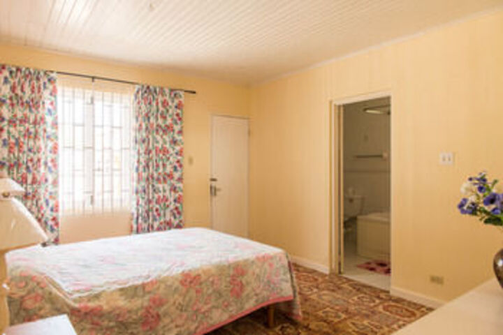 Room 6 of 14
