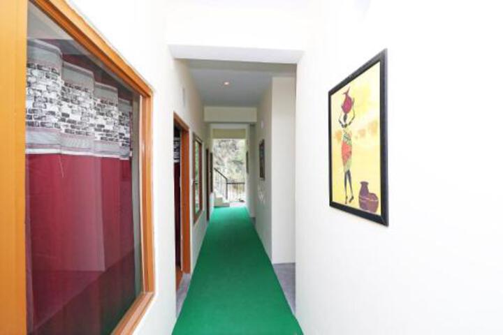 OYO 13728 Hotel Trisha