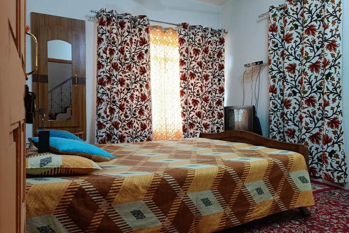 Room 3 of 10