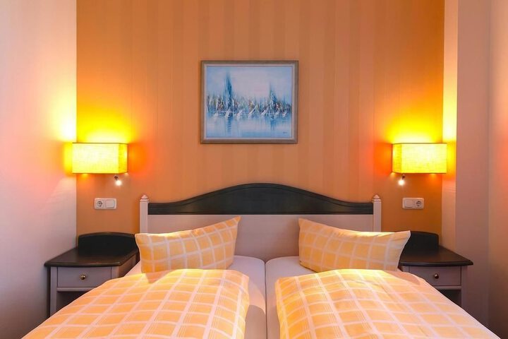 Room 13 of 40