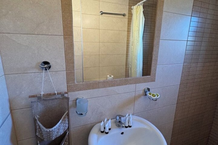 Room 115 of 171