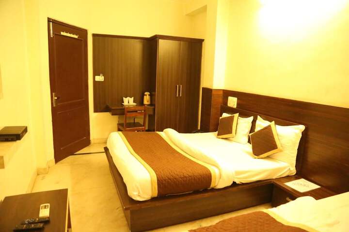 Room 13 of 35