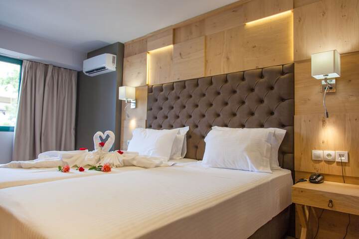 Room 13 of 90