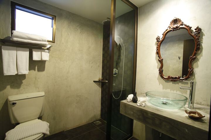 Room 49 of 65
