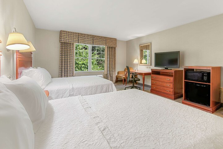 2 Queen Beds (6 of 12)