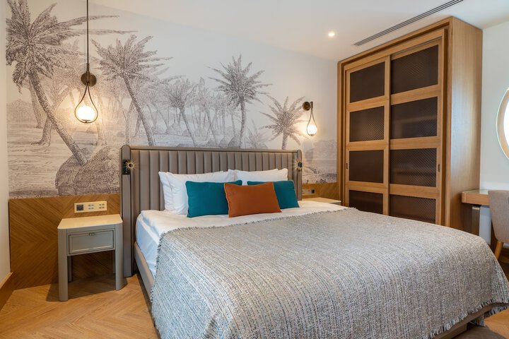 Room 10 of 251