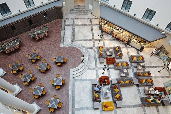 Lobby lounge