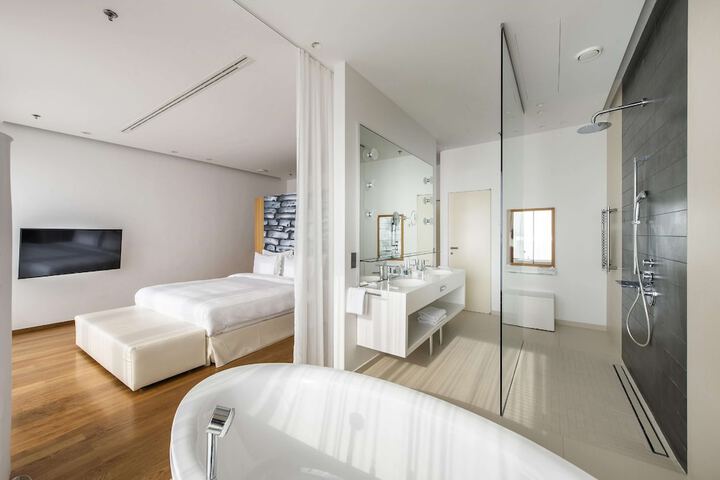 Room 42 of 310