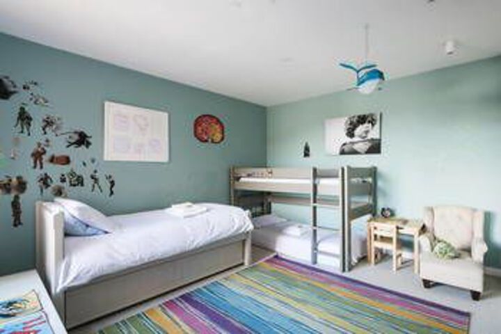 Room 16 of 32