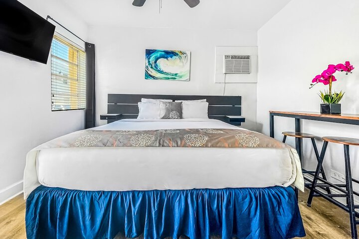 Studio Queen Size Bed (80 of 86)