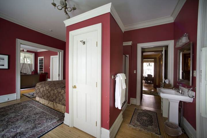 Room 18 of 46