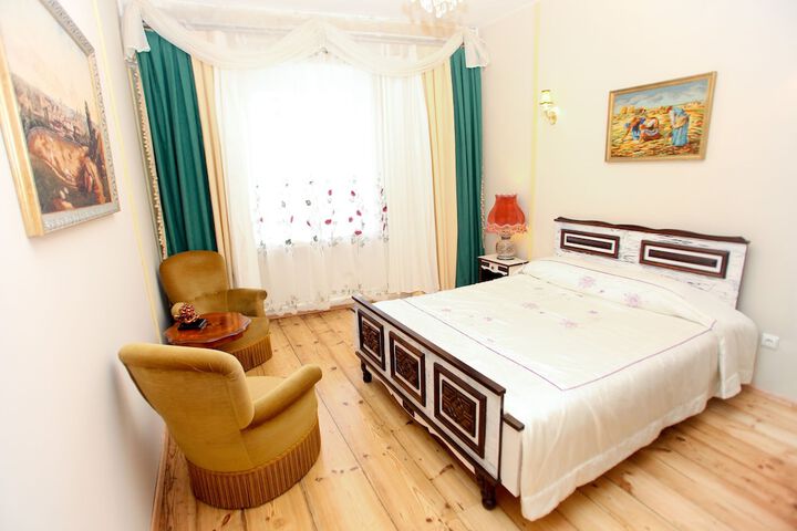 Room 9 of 92
