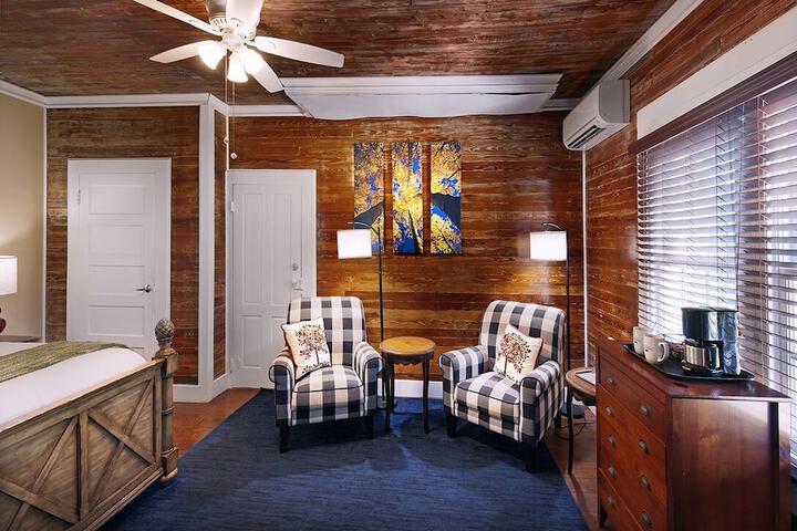 Room 27 of 47