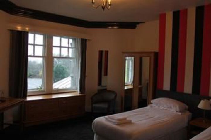 Room 3 of 7