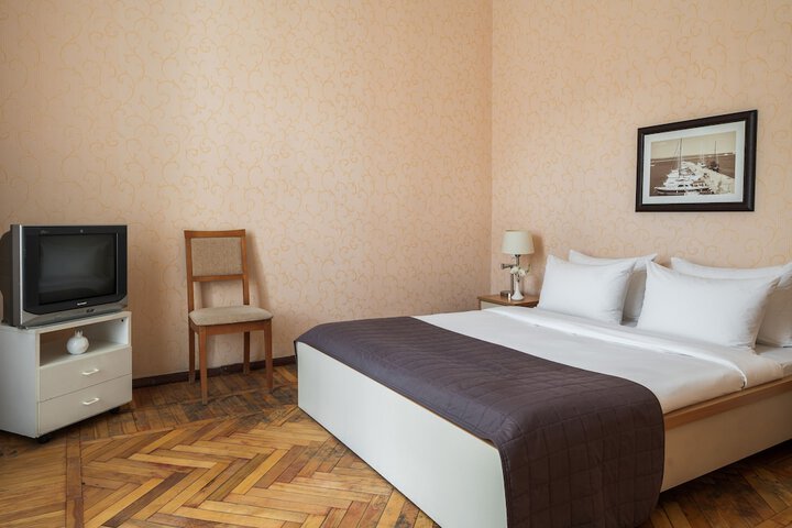 Room 19 of 48