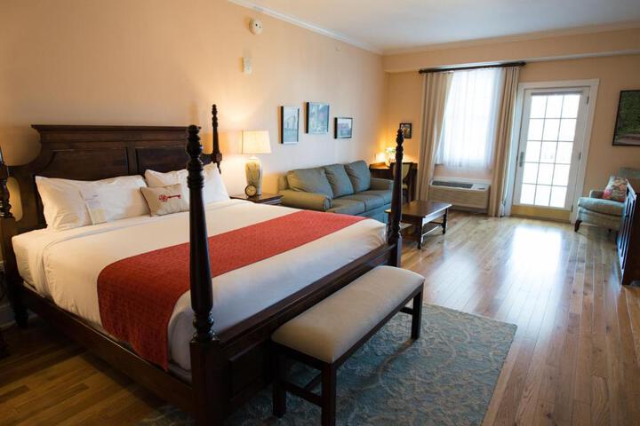 Deluxe Room 1 King Bed (7 of 18)
