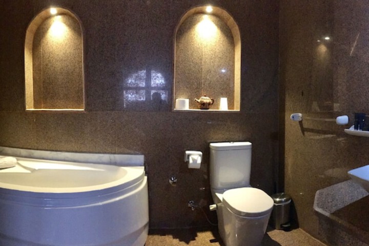 Room 104 of 193
