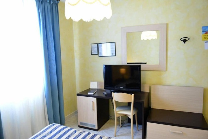 Room 18 of 38