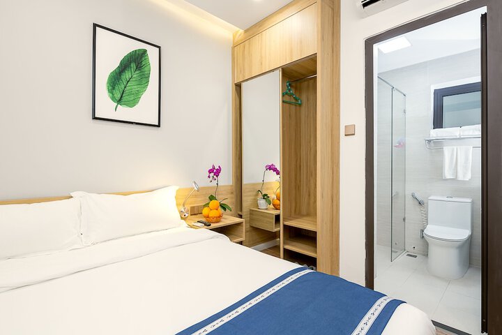 Room 13 of 26