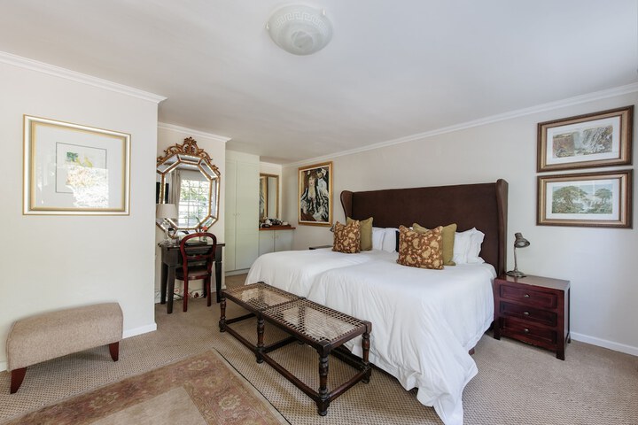 Room 4 of 43