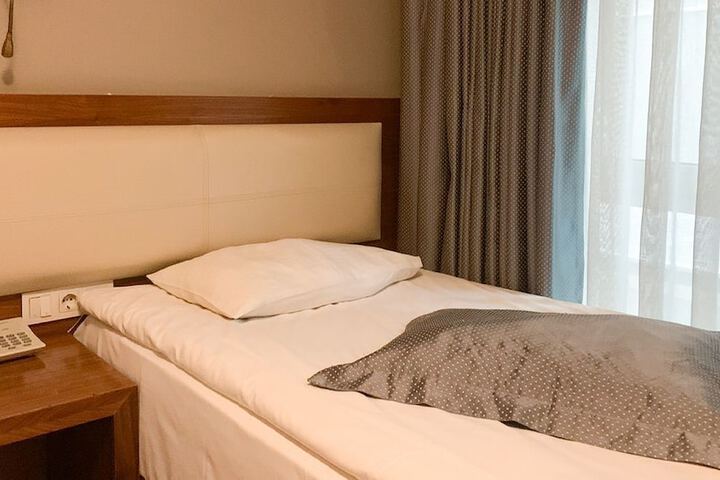 Room 9 of 27