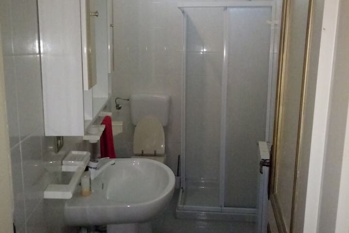 Room 7 of 32