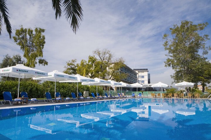 Hotel Pool