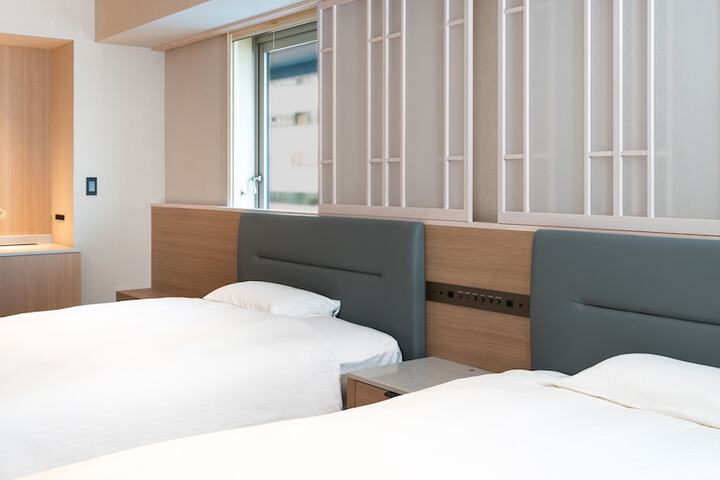 Room 10 of 66