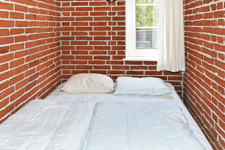 Room 4 of 11