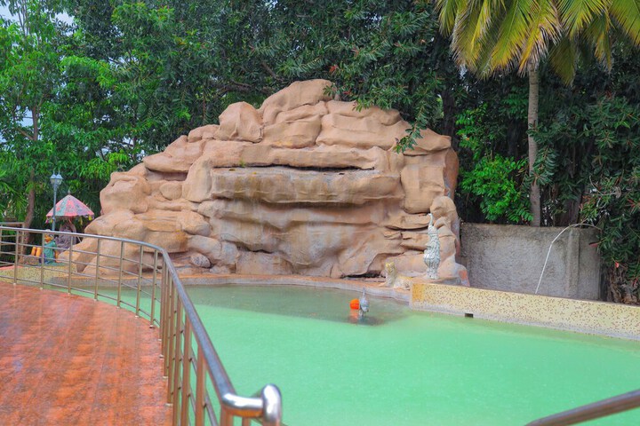 Pool 62 of 138