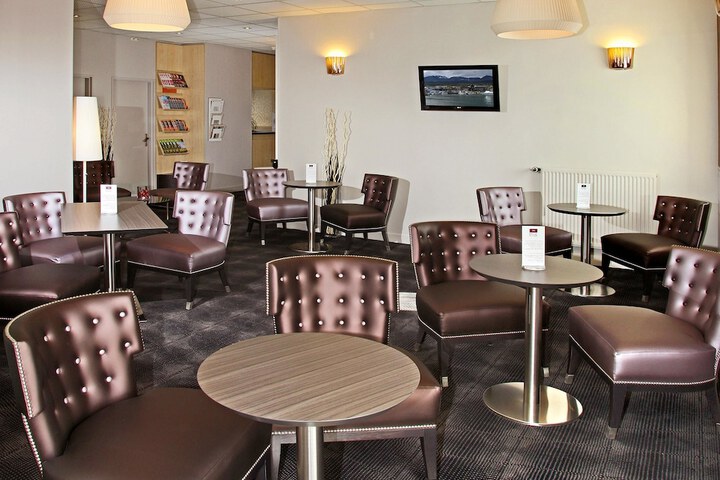 Lounge 31 of 41