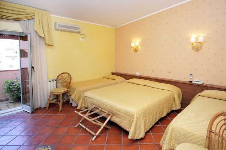 Room 22 of 49