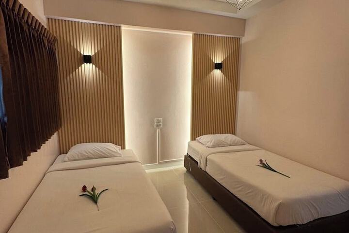 Room 9 of 18