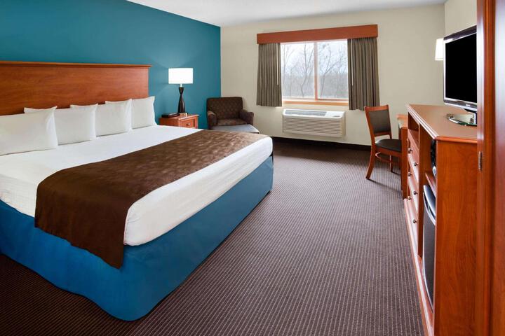 1 King Bed (15 of 20)