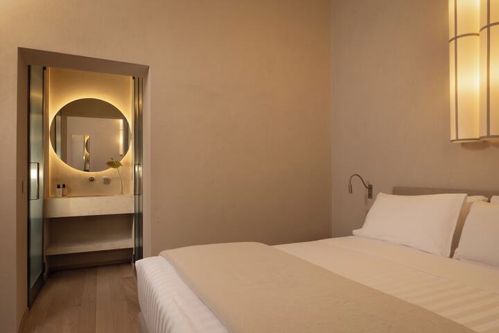 Room 6 of 45