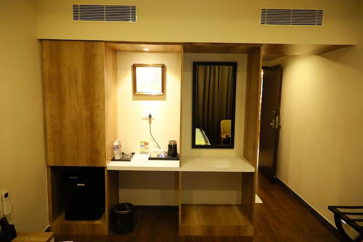 Room 9 of 36