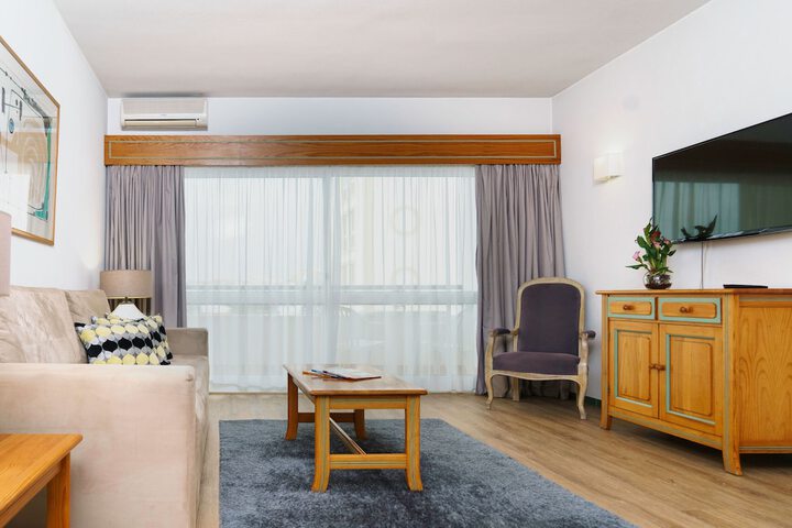 Room 25 of 66