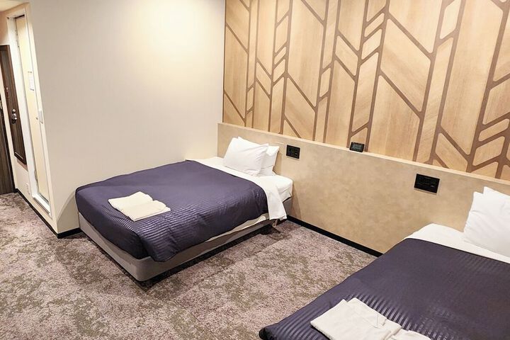 Room 17 of 28