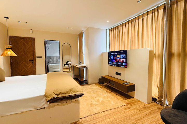 Room 31 of 104