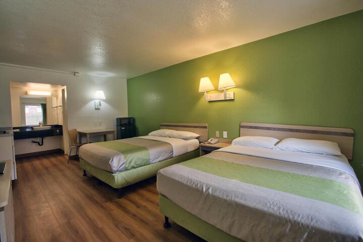 Queen Room with 2 Queen Beds Disability Accessible (19 of 19)