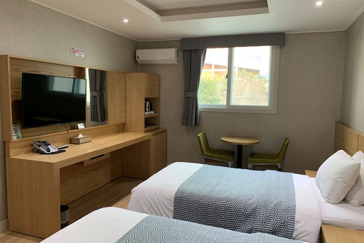 Room 51 of 119