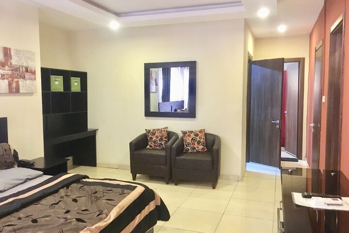 Room 10 of 14