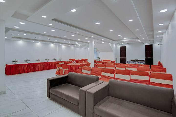Ballroom/Hall 32 of 37