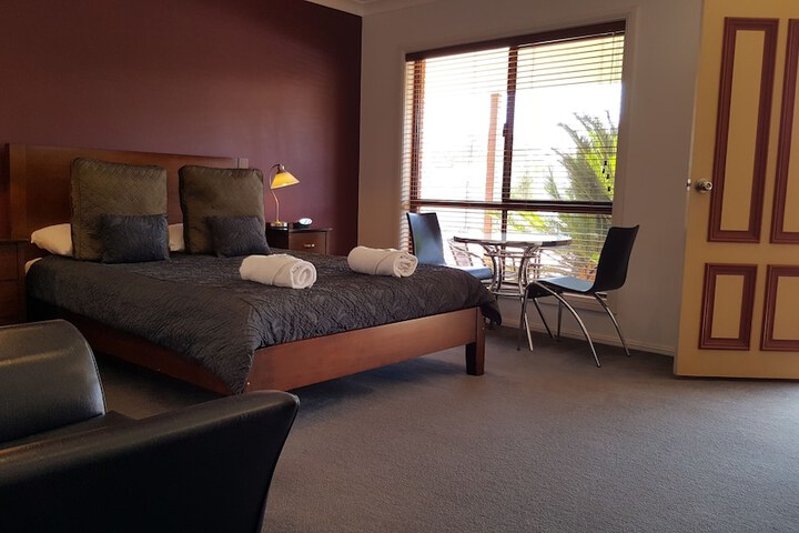 Room 9 of 37