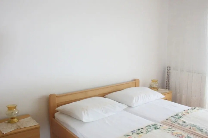 Room 3 of 10