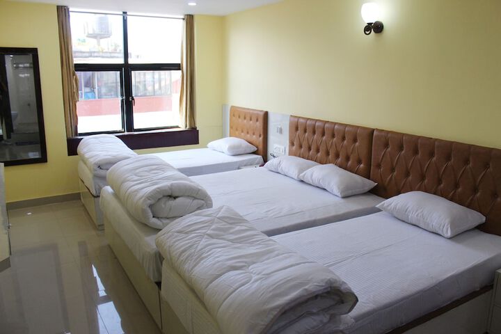 Room 18 of 33