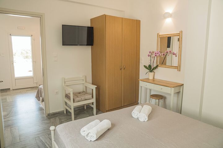 Room 5 of 92