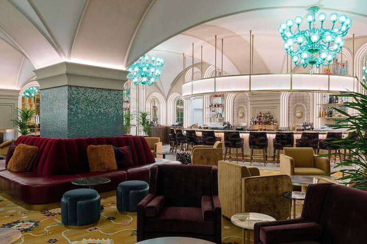 Lobby lounge